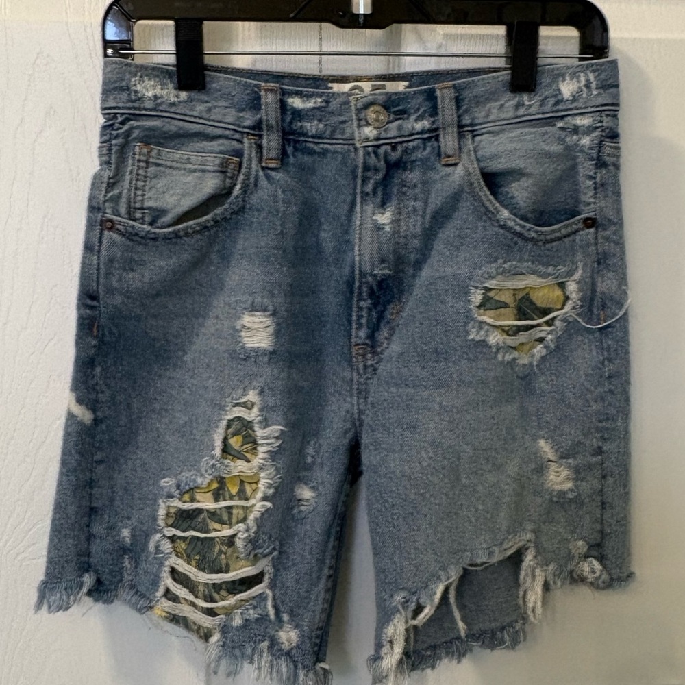 We the Free Bermuda short